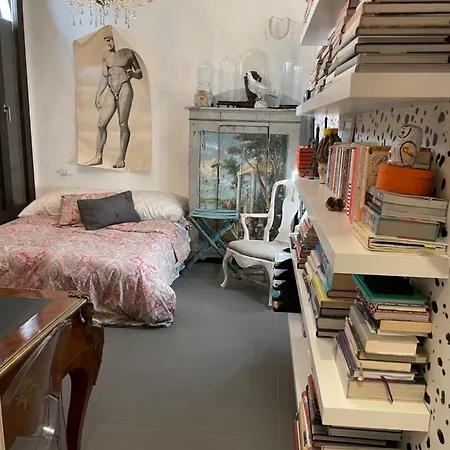 Kwatera prywatna Cats And Antiques In Private Wenecja